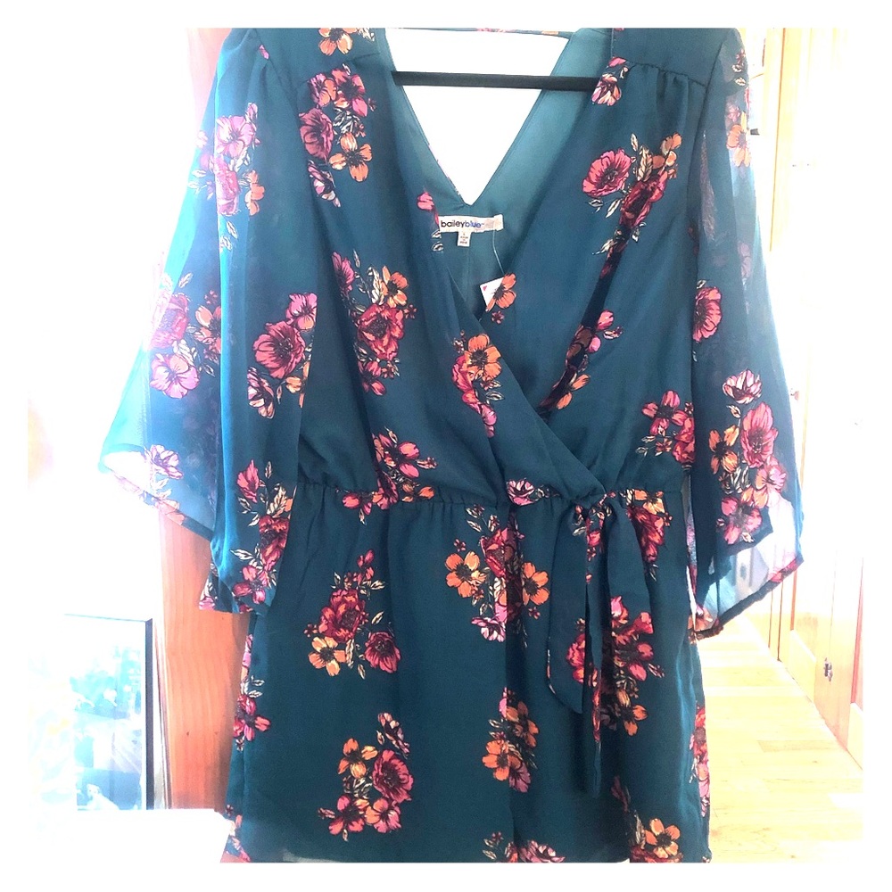 3/$30 - Green floral print romper. NWT